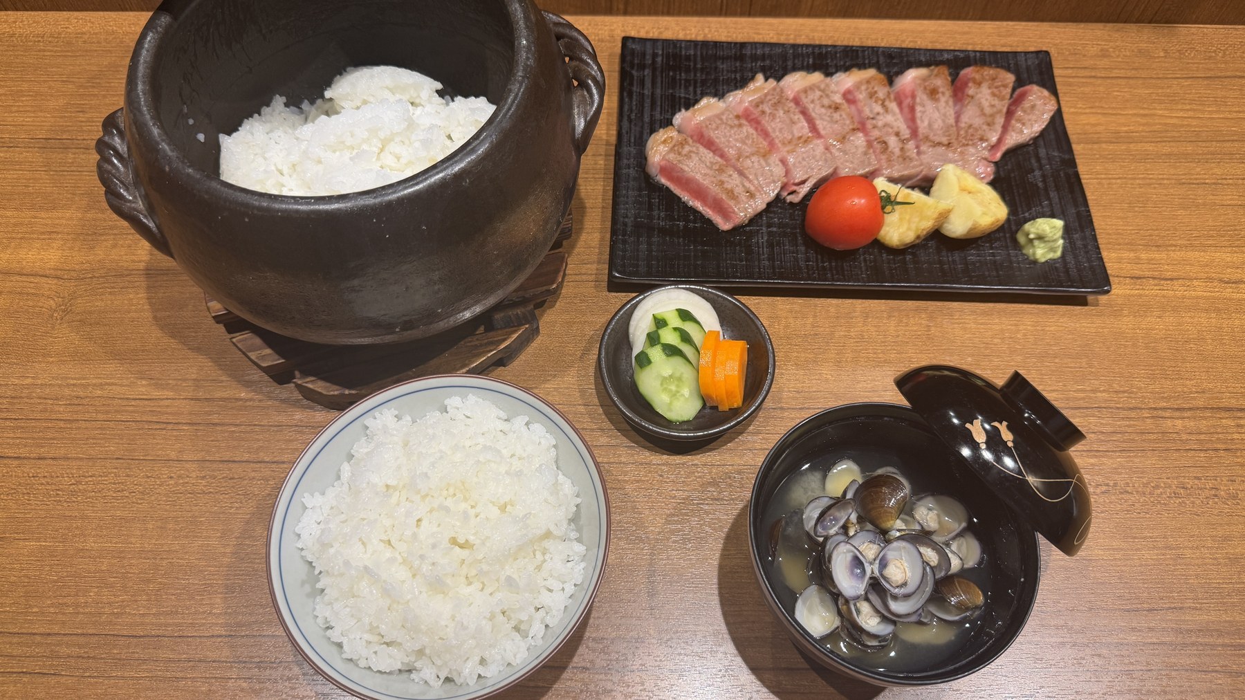 土鍋釜炊きご飯と大粒しじみ本格味噌汁の定食セット